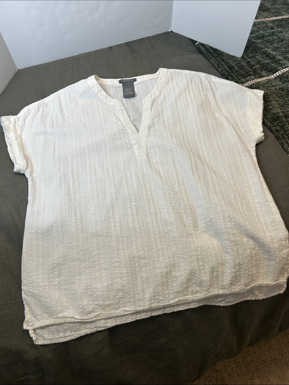 Lightweight Cream Women’s Short-Sleeve Split-Neck Shirt